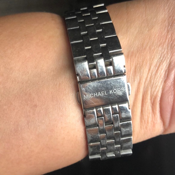 Micheal Kors stainless steel watch - Picture 4 of 5